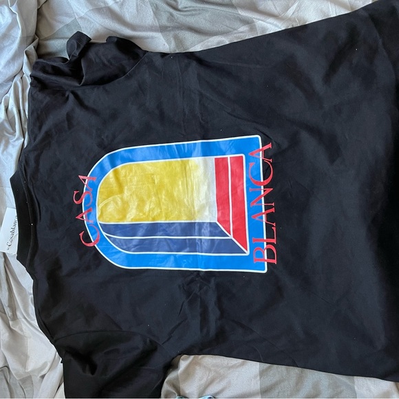 a beautiful and comfortable t-shirt to wear - Picture 1 of 2